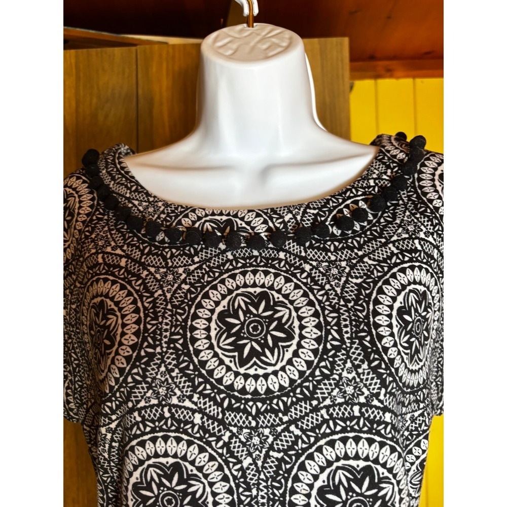 309. Talbots Black White Medallion Print Pom Pom Trim Shift Dress Womens Medium - Picture 2 of 5